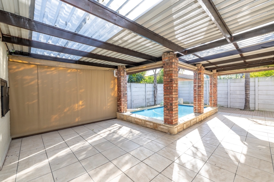 4 Bedroom Property for Sale in Sonkring Western Cape